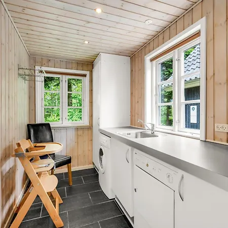 Feriehus Large With Large Outdoor Wilderness Bath And Activity Room, Only 500 Meters From Stauning Harbor *