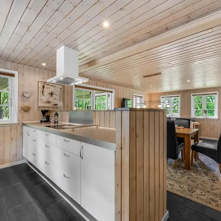Feriehus Large With Large Outdoor Wilderness Bath And Activity Room, Only 500 Meters From Stauning Harbor