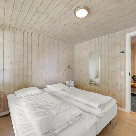 Feriehus Large With Large Outdoor Wilderness Bath And Activity Room, Only 500 Meters From Stauning Harbor Skjern