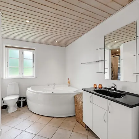 Large With Large Outdoor Wilderness Bath And Activity Room, Only 500 Meters From Stauning Harbor Skjern