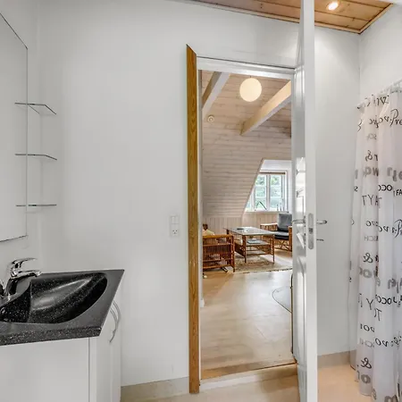 Large With Large Outdoor Wilderness Bath And Activity Room, Only 500 Meters From Stauning Harbor Feriehus