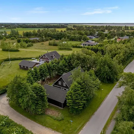 Σπίτι διακοπών Large With Large Outdoor Wilderness Bath And Activity Room, Only 500 Meters From Stauning Harbor