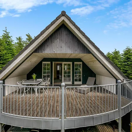 Feriehus Large With Large Outdoor Wilderness Bath And Activity Room, Only 500 Meters From Stauning Harbor *