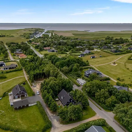 Large With Large Outdoor Wilderness Bath And Activity Room, Only 500 Meters From Stauning Harbor Holiday home Skjern