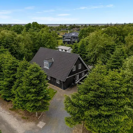 Large With Large Outdoor Wilderness Bath And Activity Room, Only 500 Meters From Stauning Harbor Skjern