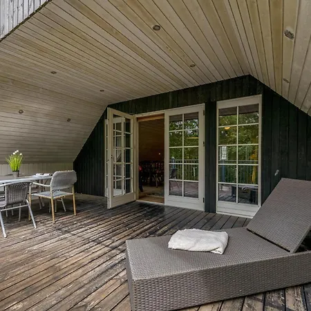 Large With Large Outdoor Wilderness Bath And Activity Room, Only 500 Meters From Stauning Harbor * Skjern