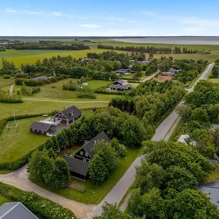 Large With Large Outdoor Wilderness Bath And Activity Room, Only 500 Meters From Stauning Harbor