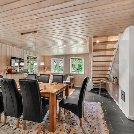 Large With Large Outdoor Wilderness Bath And Activity Room, Only 500 Meters From Stauning Harbor Feriehus