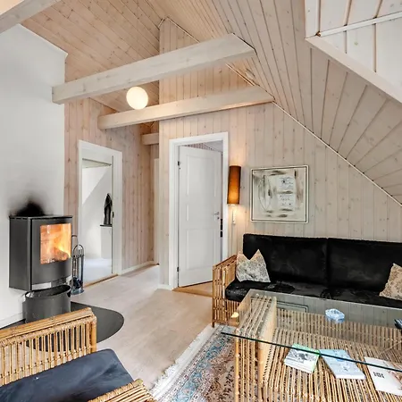 Large With Large Outdoor Wilderness Bath And Activity Room, Only 500 Meters From Stauning Harbor Skjern