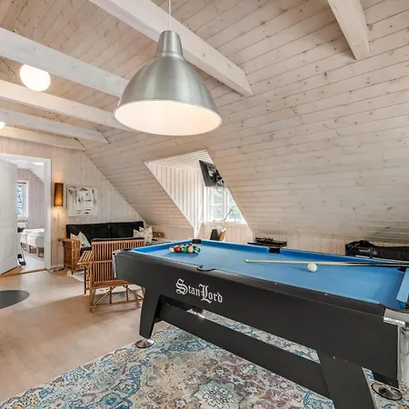 Feriehus Large With Large Outdoor Wilderness Bath And Activity Room, Only 500 Meters From Stauning Harbor