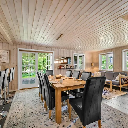 Large With Large Outdoor Wilderness Bath And Activity Room, Only 500 Meters From Stauning Harbor * Skjern