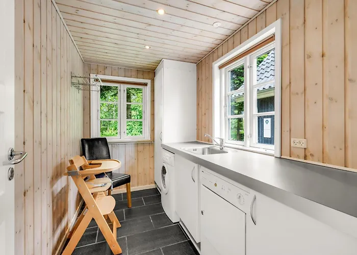 Σπίτι διακοπών Large With Large Outdoor Wilderness Bath And Activity Room, Only 500 Meters From Stauning Harbor *