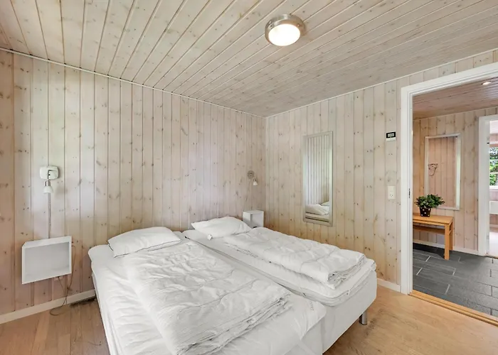 Σπίτι διακοπών Large With Large Outdoor Wilderness Bath And Activity Room, Only 500 Meters From Stauning Harbor Skjern