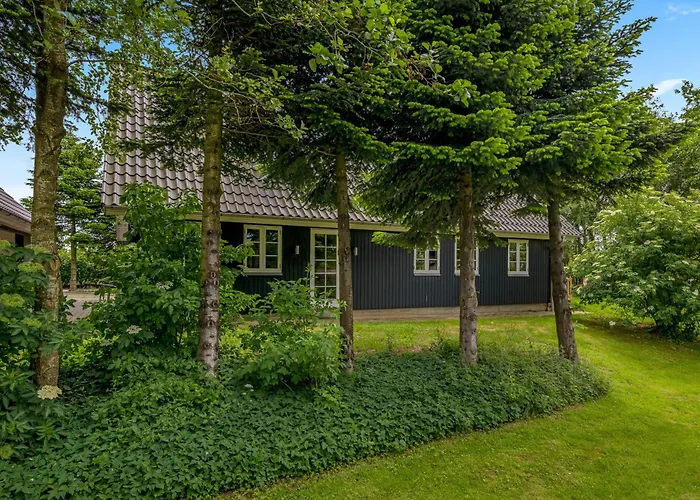 Large With Large Outdoor Wilderness Bath And Activity Room, Only 500 Meters From Stauning Harbor Σπίτι διακοπών