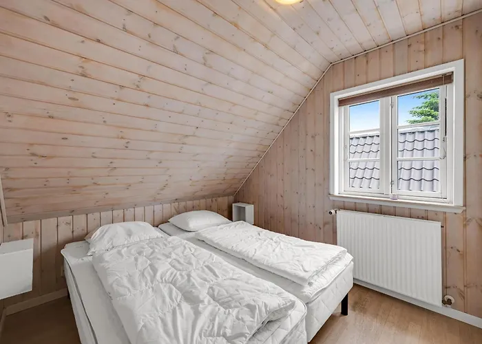 Σπίτι διακοπών Large With Large Outdoor Wilderness Bath And Activity Room, Only 500 Meters From Stauning Harbor