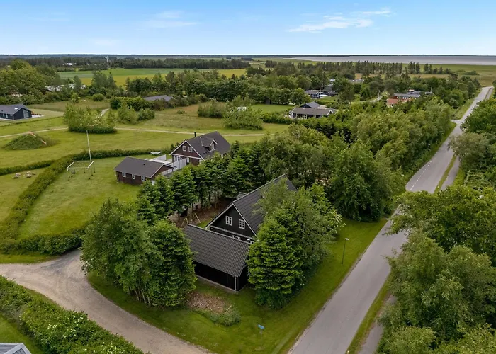 Σπίτι διακοπών Large With Large Outdoor Wilderness Bath And Activity Room, Only 500 Meters From Stauning Harbor