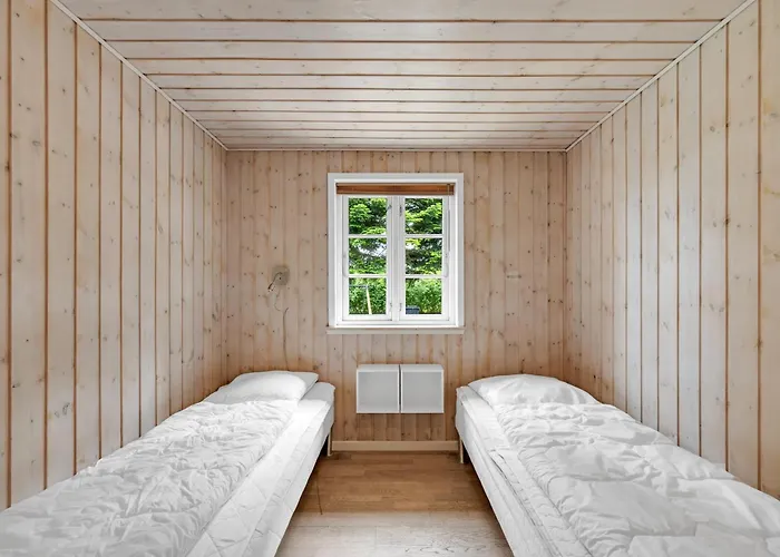 Large With Large Outdoor Wilderness Bath And Activity Room, Only 500 Meters From Stauning Harbor Σπίτι διακοπών *