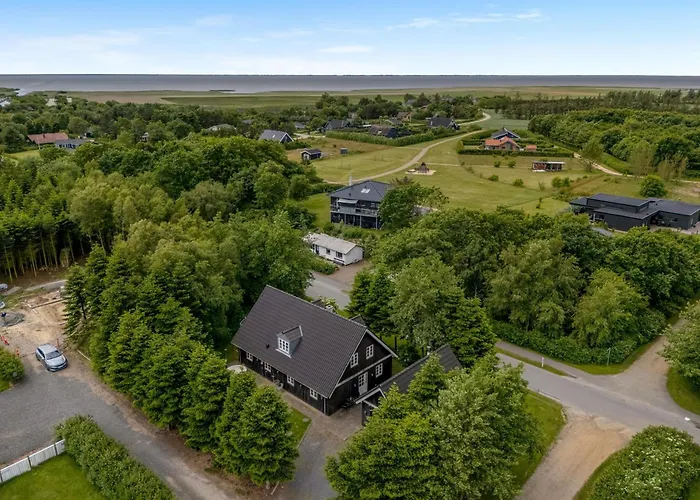 Large With Large Outdoor Wilderness Bath And Activity Room, Only 500 Meters From Stauning Harbor * Skjern