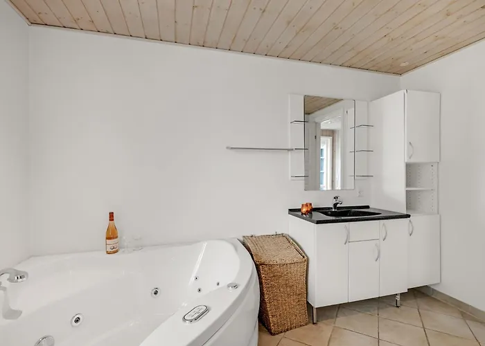 Large With Large Outdoor Wilderness Bath And Activity Room, Only 500 Meters From Stauning Harbor *