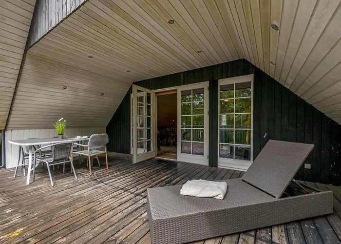 Large With Large Outdoor Wilderness Bath And Activity Room, Only 500 Meters From Stauning Harbor * Skjern