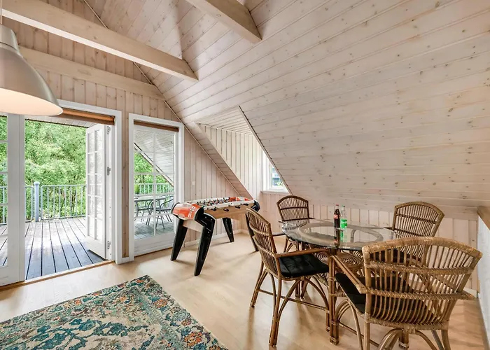 Large With Large Outdoor Wilderness Bath And Activity Room, Only 500 Meters From Stauning Harbor * Skjern