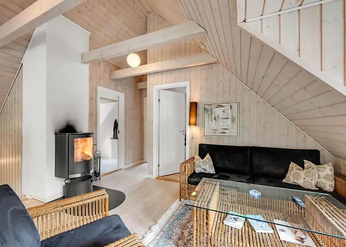 Large With Large Outdoor Wilderness Bath And Activity Room, Only 500 Meters From Stauning Harbor Skjern