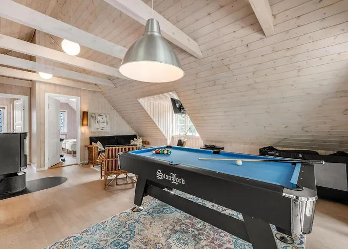 Σπίτι διακοπών Large With Large Outdoor Wilderness Bath And Activity Room, Only 500 Meters From Stauning Harbor