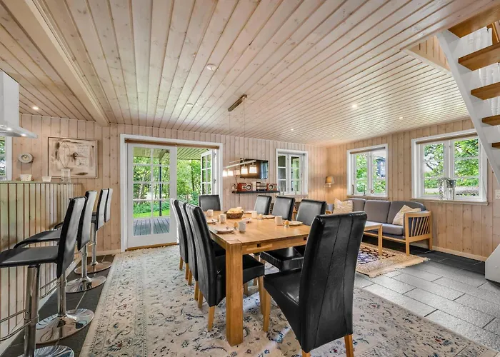 Large With Large Outdoor Wilderness Bath And Activity Room, Only 500 Meters From Stauning Harbor * Skjern